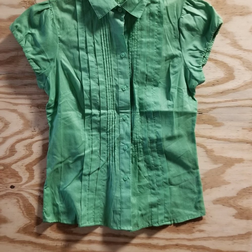 Unlimited‎ women's top Shirt Blouse XS Short Sleeves Collared Green